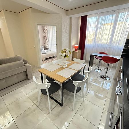 Cozy Two Bedroom Large Apartment Chişinău Extérieur photo