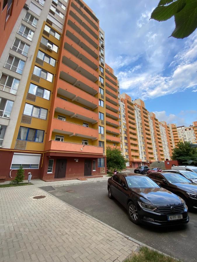 Cozy Two Bedroom Large Apartment Chişinău Extérieur photo
