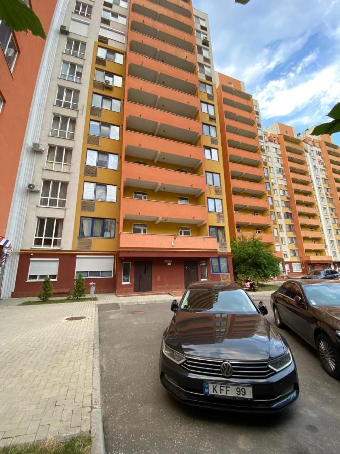 Cozy Two Bedroom Large Apartment Chişinău Extérieur photo