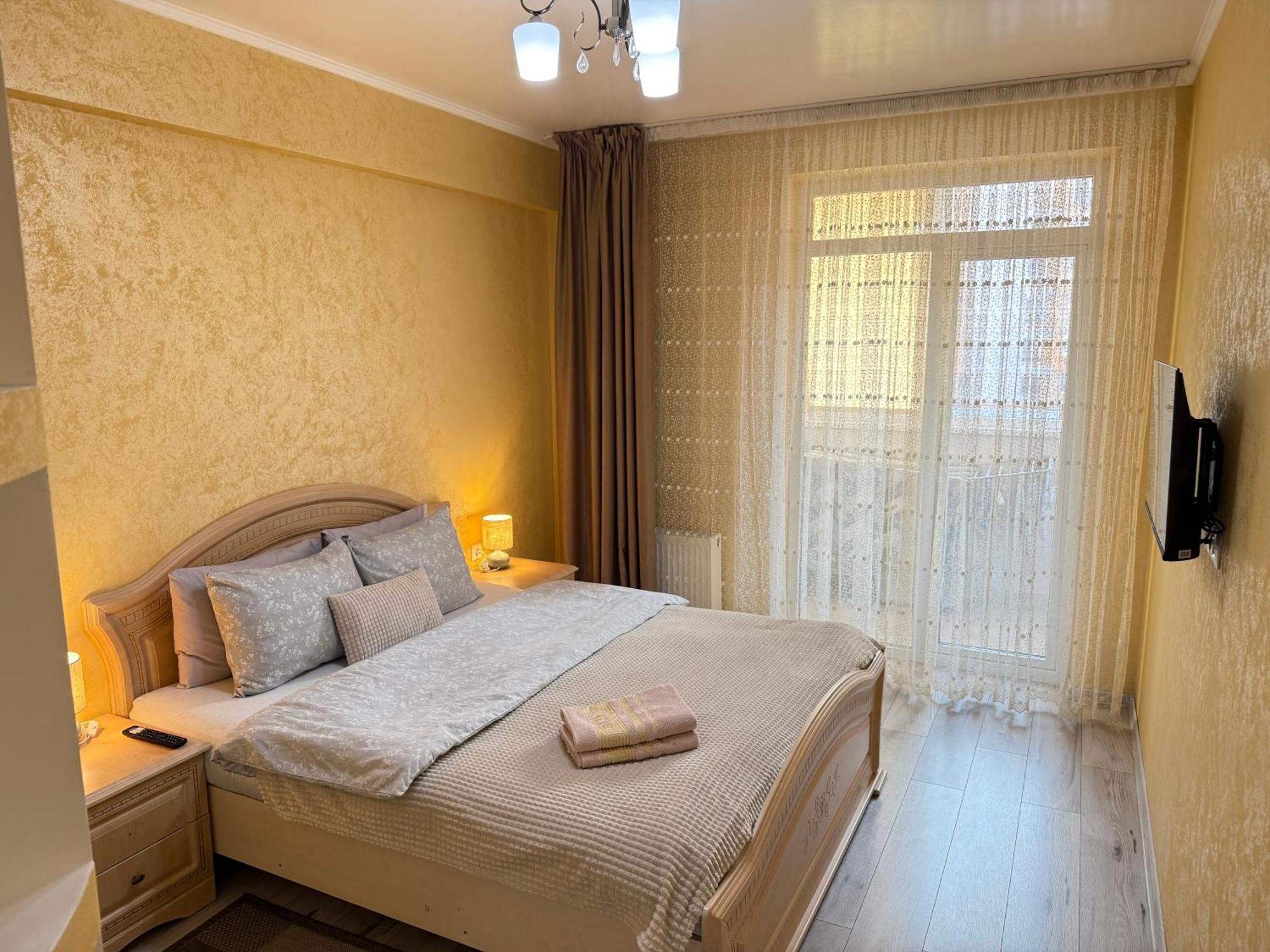 Cozy Two Bedroom Large Apartment Chişinău Extérieur photo