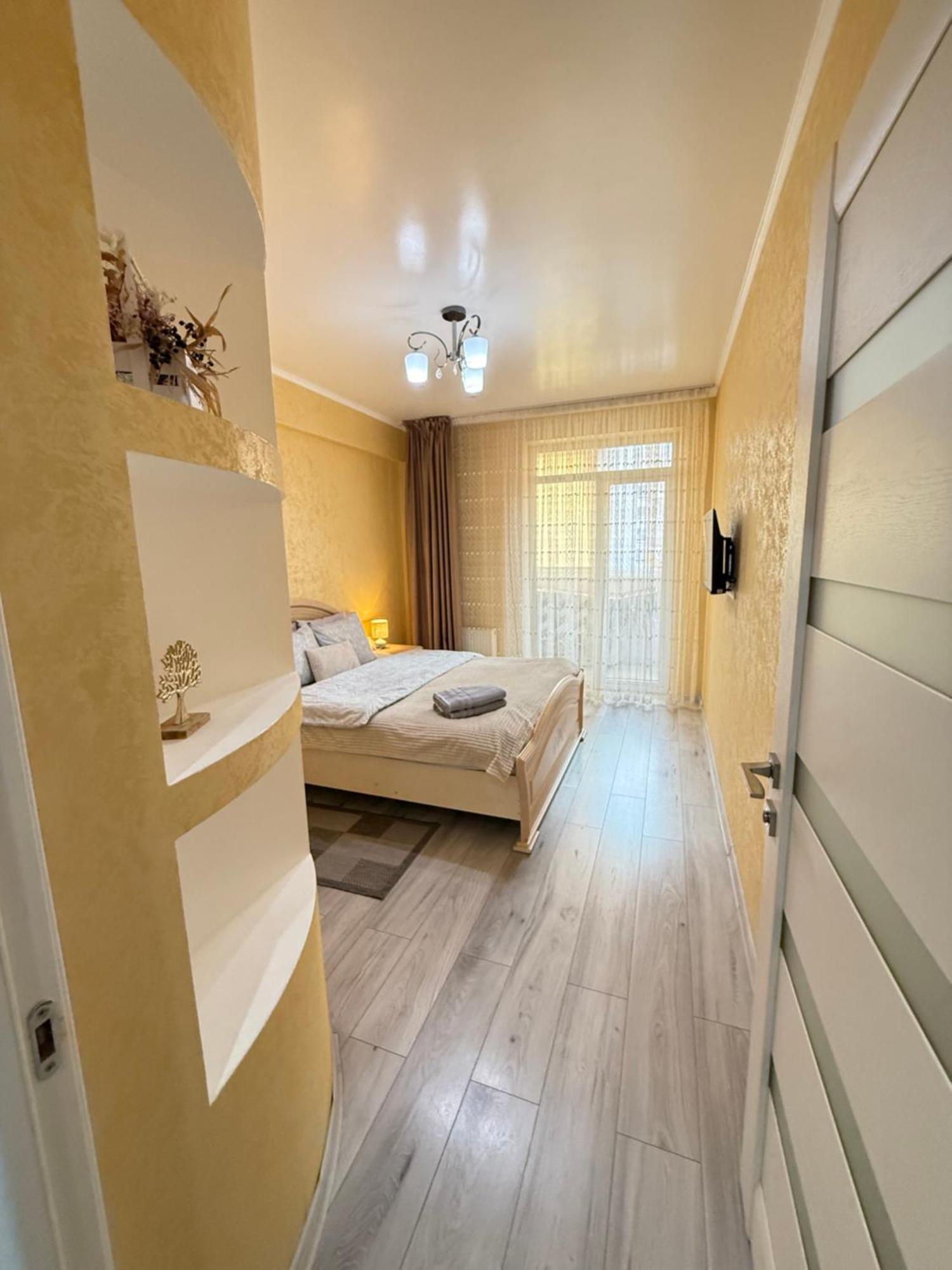 Cozy Two Bedroom Large Apartment Chişinău Extérieur photo